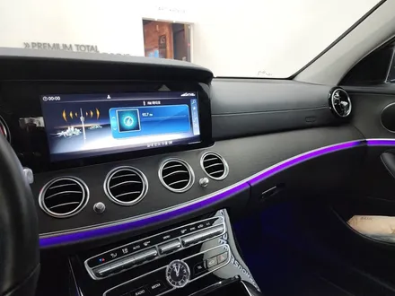 W213 벤츠 E클래스 창원 실내랩핑 매트릭스블랙 필름으로 올드한 리얼우드를 가려보자