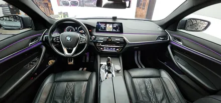 BMW G30 5시리즈 리얼우드트림에서 매트릭스블랙 실내랩핑으로 분위기 UP!