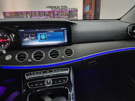 W213 벤츠 E클래스 창원 실내랩핑 매트릭스블랙 필름으로 올드한 리얼우드를 가려보자
