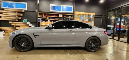 창원 BMW M4 전체랩핑 에이버리 락그레이 스타일 시공!