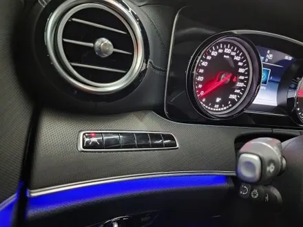 W213 벤츠 E클래스 창원 실내랩핑 매트릭스블랙 필름으로 올드한 리얼우드를 가려보자