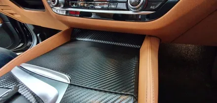 BMW  G30 5시리즈 실내 무광 카본랩핑으로 하이그로시  얼룩을  지워보자 !
