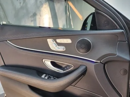 W213 벤츠 E클래스 창원 실내랩핑 매트릭스블랙 필름으로 올드한 리얼우드를 가려보자