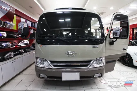 창원루마썬팅 공식대리점 카운티15인승 전면 아티젠썬팅, 파인뷰 T50블랙박스, 이지카 E5 양방향 경보기 시공