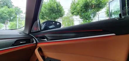 BMW  G30 5시리즈 실내 무광 카본랩핑으로 하이그로시  얼룩을  지워보자 !