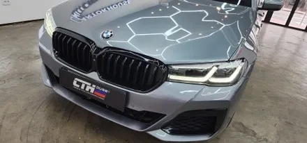 BMW G30 5시리즈 리얼우드트림에서 매트릭스블랙 실내랩핑으로 분위기 UP!