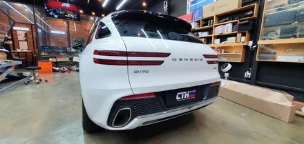 제네시스 GV70  블랙 유광 루프스킨 으로 스포티한 느낌을 더하다!