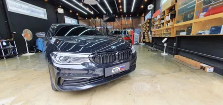BMW  G30 5시리즈 실내 무광 카본랩핑으로 하이그로시  얼룩을  지워보자 !