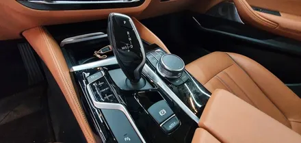 BMW  G30 5시리즈 실내 무광 카본랩핑으로 하이그로시  얼룩을  지워보자 !