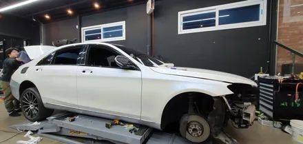창원 벤츠 S클래스  Teck Wrap 카멜레온 펄 라이트블루 컬러로 전체랩핑 시공!