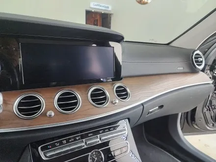 W213 벤츠 E클래스 창원 실내랩핑 매트릭스블랙 필름으로 올드한 리얼우드를 가려보자