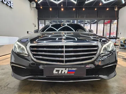 W213 벤츠 E클래스 창원 실내랩핑 매트릭스블랙 필름으로 올드한 리얼우드를 가려보자