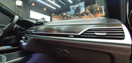BMW 7시리즈(G11) 우드부분 실내 무광 카본 랩핑으로 변경!