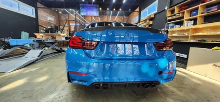 창원 BMW M4 전체랩핑 에이버리 락그레이 스타일 시공!