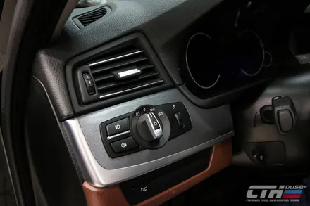 BMW 520D 스틸 브러쉬 실내랩핑으로 분위기 전환!