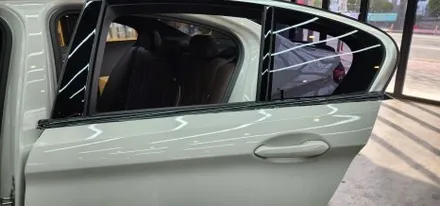 G30 BMW 5시리즈 윈도우몰딩 크롬죽이기  유광블랙 부분랩핑 하기!
