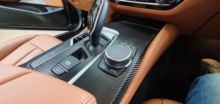 BMW  G30 5시리즈 실내 무광 카본랩핑으로 하이그로시  얼룩을  지워보자 !