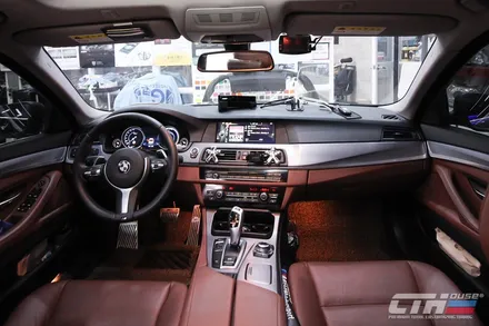 BMW 520D 스틸 브러쉬 실내랩핑으로 분위기 전환!