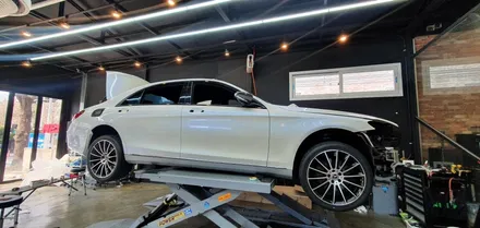 창원 벤츠 S클래스  Teck Wrap 카멜레온 펄 라이트블루 컬러로 전체랩핑 시공!