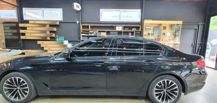 G30 BMW 5시리즈 윈도우 크롬몰딩 얼룩 유광블랙 랩핑으로 해결!
