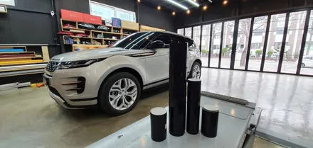 2020년 레인지로버 이보크 블랙팩 유광블랙 루프스킨시공을 완성하다!