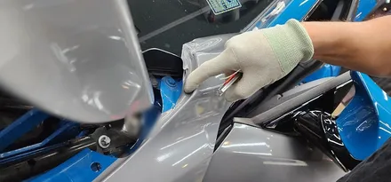 창원 BMW M4 전체랩핑 에이버리 락그레이 스타일 시공!