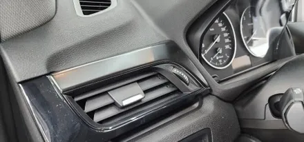 BMW X1 실내 랩핑 사틴블랙으로 선명하게 바꿔보자 !