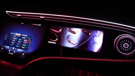 벤츠 EQS450+ 액티브 엠비언트 및 소프트 클로징 옵션 추가 시공 / 수원 영통구