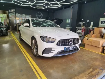 수원 벤츠 E350 IWC시계 + 에어밸런스패키지 + 계기판상단 앰비언트 + R버튼 시공 실내 인테리어 벤츠튜닝 벤츠시공 / 수원 영통구