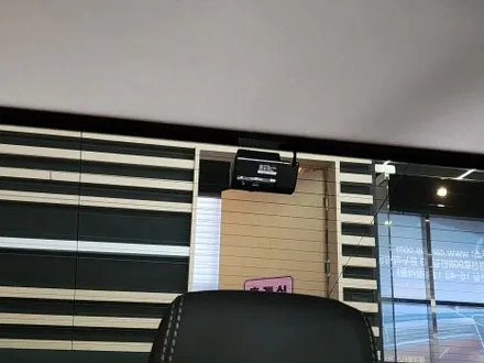 벤츠 주차중 녹화를 위한 블랙박스와 보조배터리 / 수원 영통구