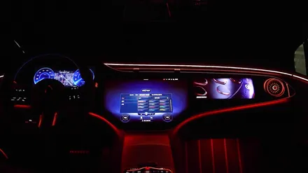 벤츠 EQS450+ 액티브 엠비언트 및 소프트 클로징 옵션 추가 시공 / 수원 영통구