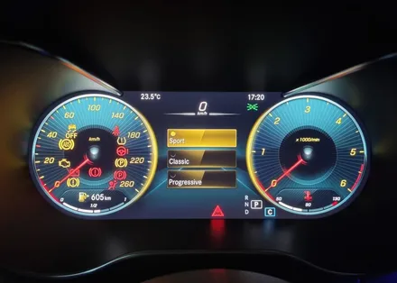 벤츠 C클래스(W205), 디지털콕핏 교체 및 송풍구 엠비언트 추가 / 수원 영통구