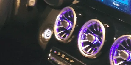 벤츠 GLC200d - 송풍구 엠비언트 라이트 활성 [무드등, 벤츠송풍구튜닝, 벤츠인테리어시공] / 수원 영통구