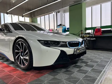 운양동스팀세차 - BMW i8 차량 아파트 석회물 제거 작업 스팀세차로 완벽하게!/ 운양동아파트석회물제거 작업 보험처리 가능합니다. / 경기 김포