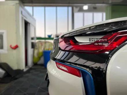 운양동스팀세차 - BMW i8 차량 아파트 석회물 제거 작업 스팀세차로 완벽하게!/ 운양동아파트석회물제거 작업 보험처리 가능합니다. / 경기 김포