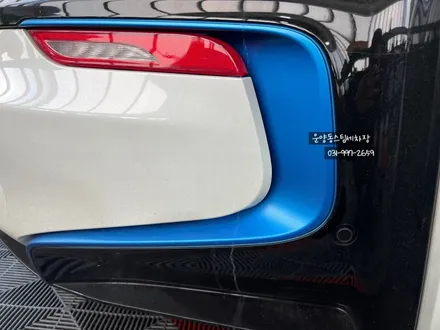 운양동스팀세차 - BMW i8 차량 아파트 석회물 제거 작업 스팀세차로 완벽하게!/ 운양동아파트석회물제거 작업 보험처리 가능합니다. / 경기 김포