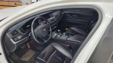 BMW F10 520D [3M 매트릭스블랙 MX12] [실내랩핑 코딩~]청주랩핑/세종랩핑/대전랩핑/천안랩핑 / 청주 청원구