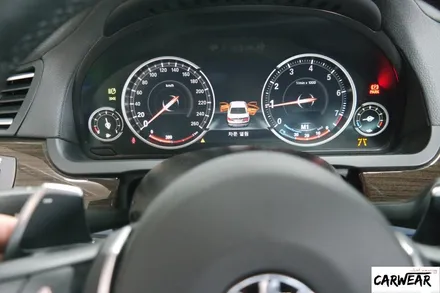 청주 BMW F01 740d M핸들 + 신형i드라이브 조그다이얼 + 트렁크버튼 + 유라이브G1플러스블랙박스 + 코딩 / 충북 청주 청원