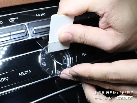 벤츠 e클래스 ppf 센터페시아 실내 하이그로시 ppf 대표가 직접 시공하는 ppf 브이쿨 오너프로 영등포 ppf 1인시공점 카고등포점 caura 카우라 영등포 ppf 목동ppf / 서울 영등포구 양평동5가