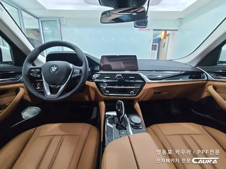BMW 5시리즈 실내 PPF 하이그로시 시공 대표가 직접 시공하는 실내 ppf 신차패키지 카우라 브이쿨 오너프로 영등포 ppf 센터페시아 ppf 사이드스탭 영등포ppf 목동ppf / 서울 영등포구 양평동5가