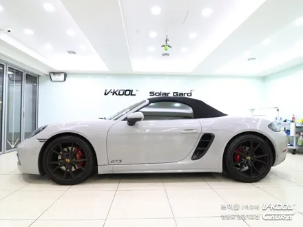 포르쉐 718 박스터 GTS 대표가 직접 시공하는 브이쿨 K 썬팅 딜러표썬팅 제거 썬팅 재시공 영등포 카우라 영등포브이쿨 솔라가드 1인시공점썬팅 목동브이쿨 여의도브이쿨 / 서울 영등포구 양평동5가