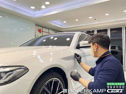 BMW 530i 화이트 모카시트 출고 하버캠프베스트본드 라이트ppf유리막코팅 영등포 카우라 후기 영등포브이쿨 솔라가드 여의도 하버캠프영등포 목동점 당산 신차패키지 영등포 카포먼스 / 서울 영등포구 양평동5가