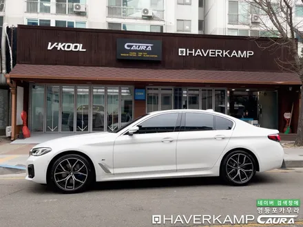 BMW 530i 화이트 모카시트 출고 하버캠프베스트본드 라이트ppf유리막코팅 영등포 카우라 후기 영등포브이쿨 솔라가드 여의도 하버캠프영등포 목동점 당산 신차패키지 영등포 카포먼스 / 서울 영등포구 양평동5가