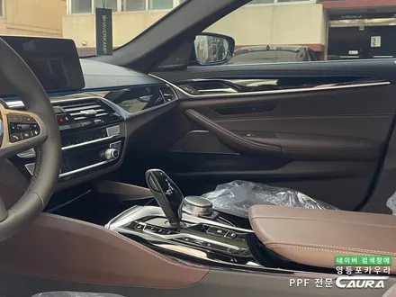 BMW 530e 강남전시장 카본블랙 돌빵무적 윈드실드 본넷 앞범퍼 실내 ppf 영등포 카우라 후기 영등포브이쿨 솔라가드 여의도 하버캠프영등포 목동점 당산 신차패키지 영등포 카포먼스 / 서울 영등포구 양평동5가