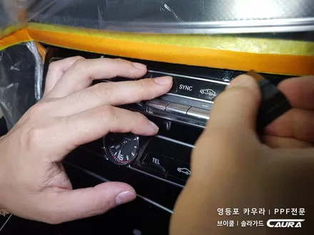 벤츠 e클래스 센터페시아 ppf 시공 대표가 직접 시공하는 실내 ppf 지테크닉 크리스탈 울트라 세럼 유리막코팅 브이쿨 신차패키지 카우라 브이쿨 오너프로 영등포 ppf1인시공 / 서울 영등포구 양평동5가