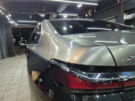 BMW 740 i 듀오톤 투톤 랩핑 : 비닐 프로그 글로시 메탈릭 리퀴드 실버 / 강남구 역삼동