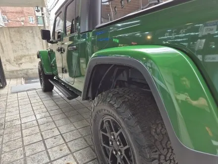 JEEP, 글래디에이터 루비콘 슈퍼 글로스 패더럴 그린 전체 랩핑 / 강남구 역삼동