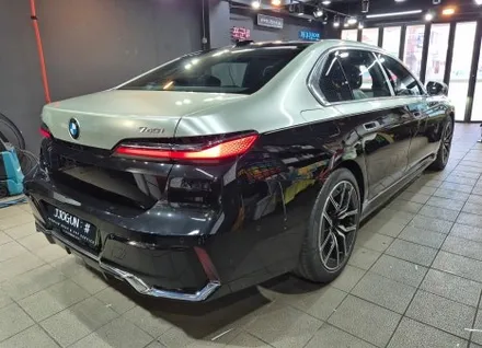 BMW 740 i 글로시 메탈릭 리퀴드 실버 듀오톤(투톤)랩핑 / 강남구 역삼동
