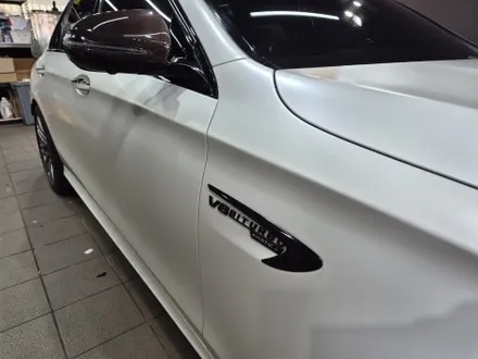 메르세데스 벤츠, 브라부스 E 63S 사틴 펄 화이트 전체 랩핑 / 강남구 역삼동