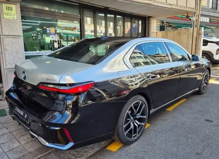 BMW 740 i 글로시 메탈릭 리퀴드 실버 듀오톤(투톤)랩핑 / 강남구 역삼동